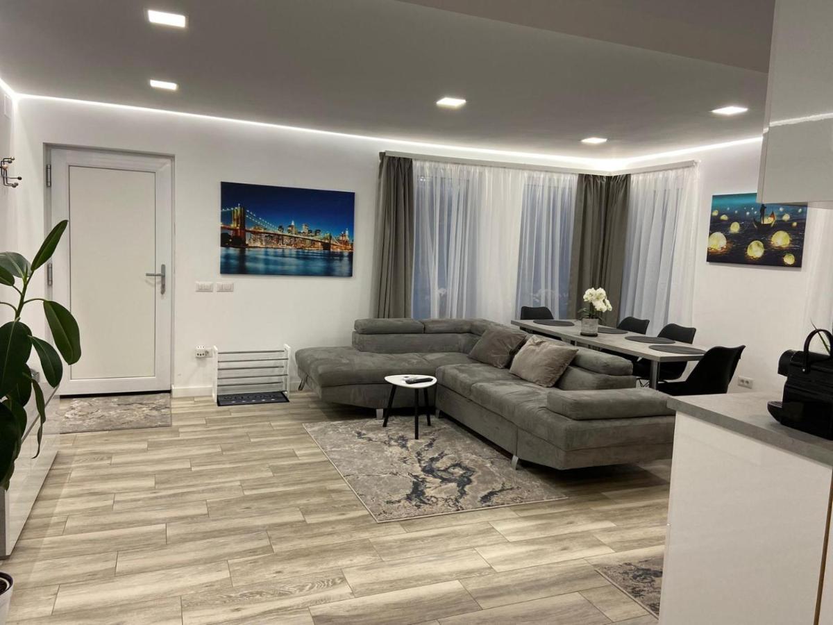 Lora Studio Apartment Сучеава Екстериор снимка